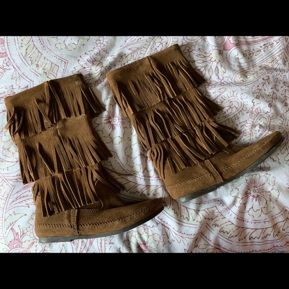 Minnetonka 3 Layer Fringe Boot - Picture 2 of 3